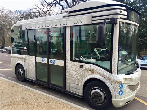 bus fondation louis vuitton